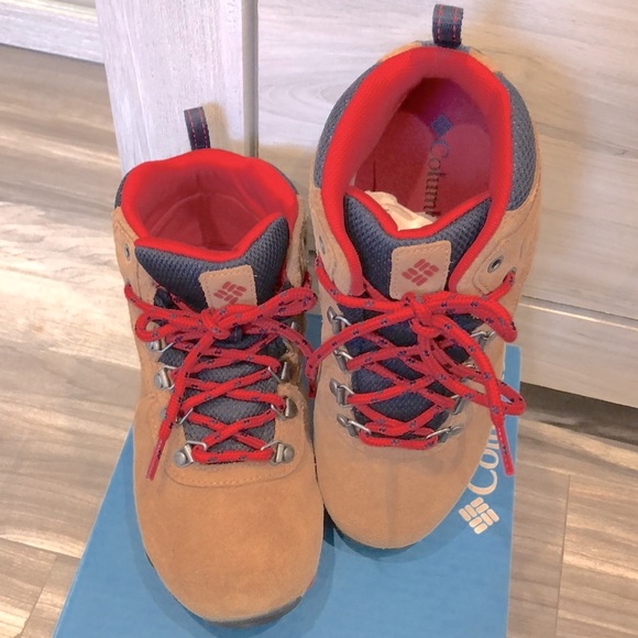 ❤️🐻💙Columbia Hiking Boots - Waterproof 💦 Size: 4Y or 6W🥾 worn once! - Picture 3 of 12